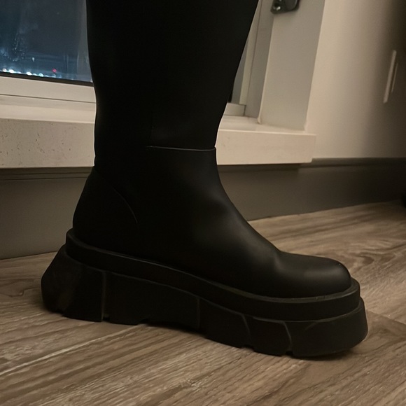 Pull&Bear Knee High Chunky Flat Boot - Picture 3 of 4